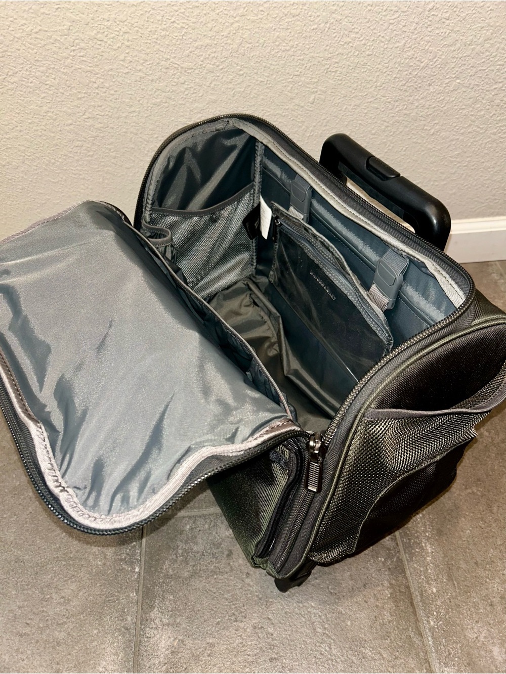 Briggs & Riley Olive Green Rolling Carry-On - Picture 3 of 13